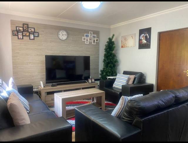 3 BEDROOM PROPERTY TO RENT IN LONEHILL